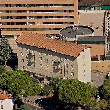 Hotel Tirrenus เปรูจา ภายนอก รูปภาพ