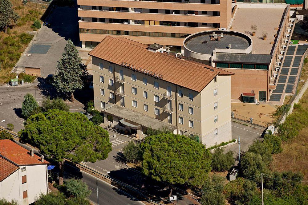 Hotel Tirrenus เปรูจา ภายนอก รูปภาพ