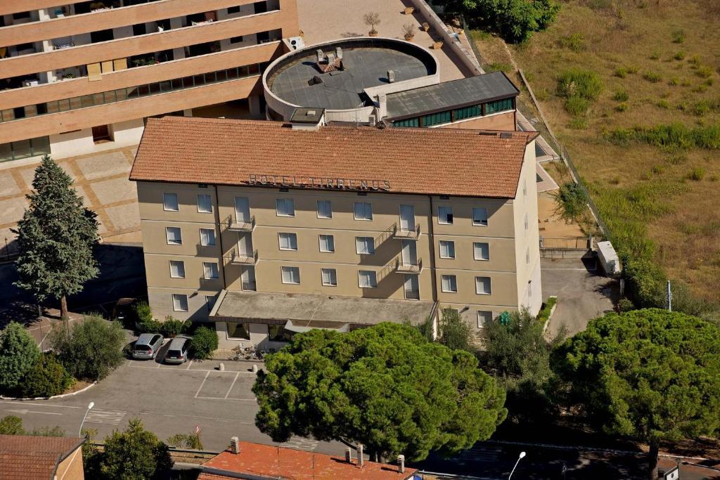 Hotel Tirrenus เปรูจา ภายนอก รูปภาพ