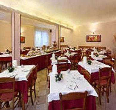 Hotel Tirrenus เปรูจา ภายนอก รูปภาพ