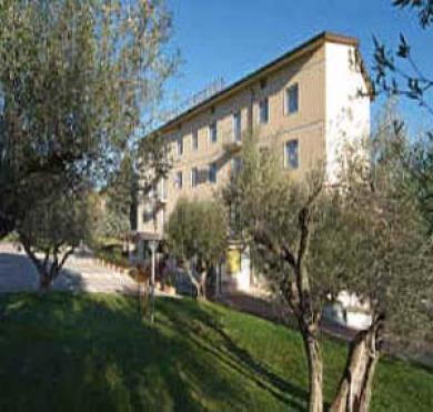 Hotel Tirrenus เปรูจา ภายนอก รูปภาพ
